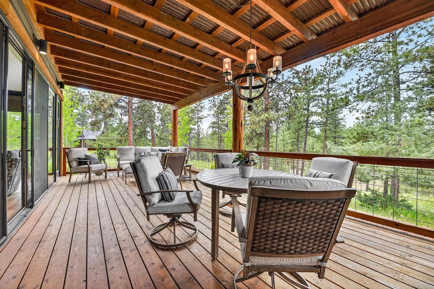 Outdoor Dining Deck